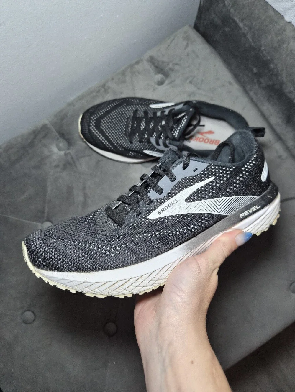 Brooks Revel Running Shoes 8.5 Medium B - Black with White Accents - Picture 1 of 9